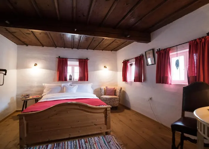 Schusterhäusl - Urlaub Im Oberbayerischen Baudenkmal